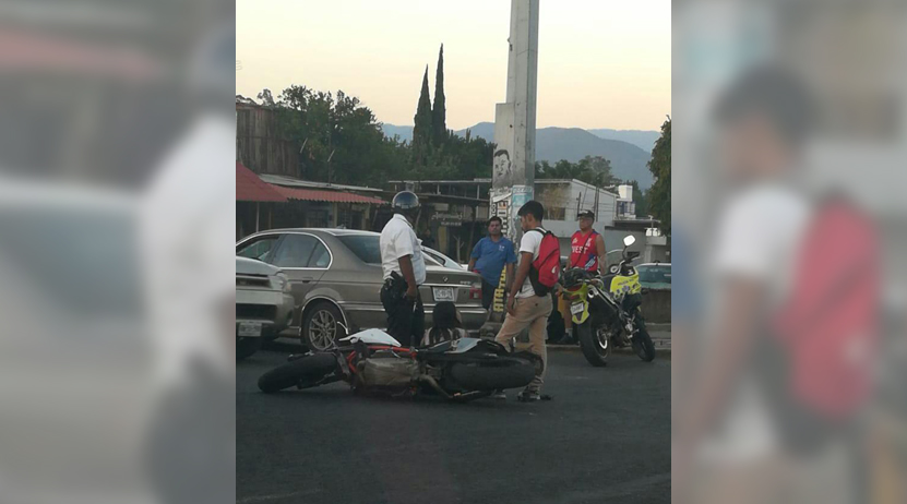 Embiste auto a exceso de velocidad a motociclistas en Ixcotel | El Imparcial de Oaxaca