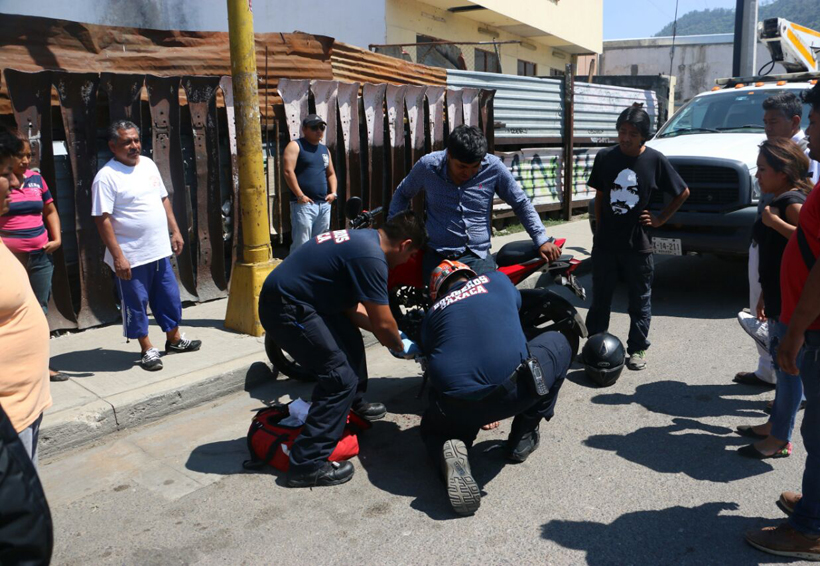 Lo atropella un taxista; resulta con fractura expuesta