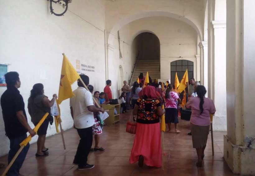 Piden que el encargado del despacho del municipio atienda sus peticiones | El Imparcial de Oaxaca