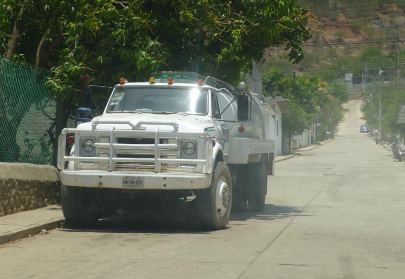 Piden retirar autos de la vía publica en San Juan Bautista Cuicatlán, Oaxaca | El Imparcial de Oaxaca