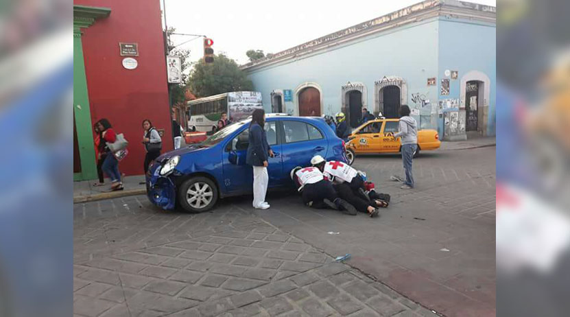 Protagonizan mujeres aparatoso choque en la ciudad de Oaxaca