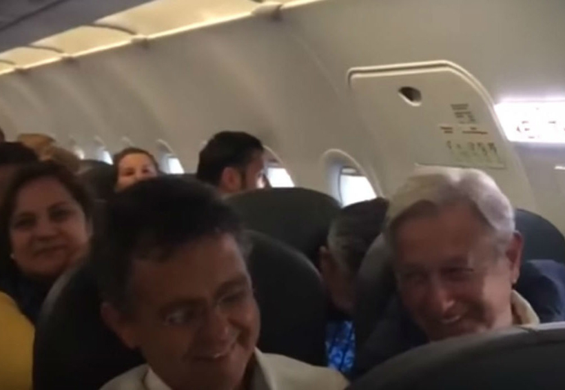 Video: ¿Quién va a ir a la fiesta en el depa del ‘Peje’?, preguntan en vuelo donde iba AMLO | El Imparcial de Oaxaca