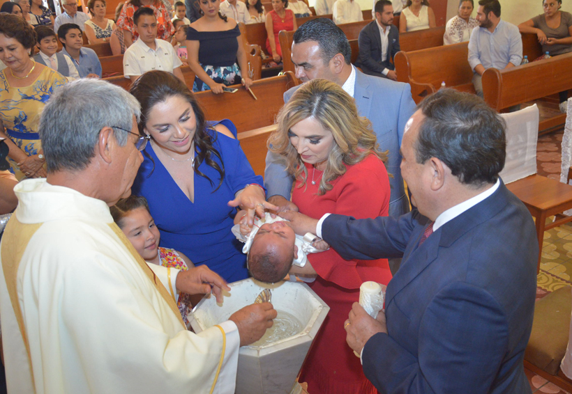 Emilio es bautizado