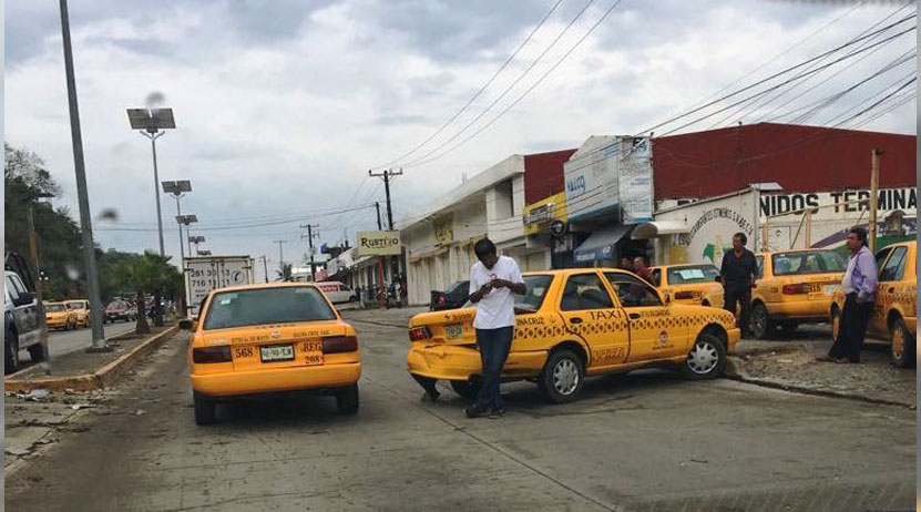 Taxistas provocan accidente en Salina Cruz, Oaxaca | El Imparcial de Oaxaca
