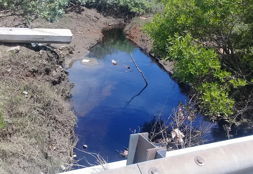 Atiende derrame en canal pluvial en Salina Cruz, Oaxaca