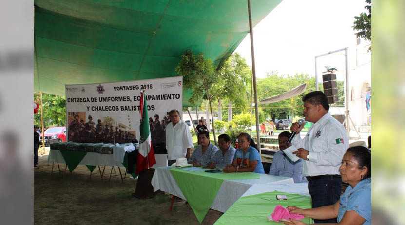 Equipan a la Policía  Municipal de Mixtepec | El Imparcial de Oaxaca