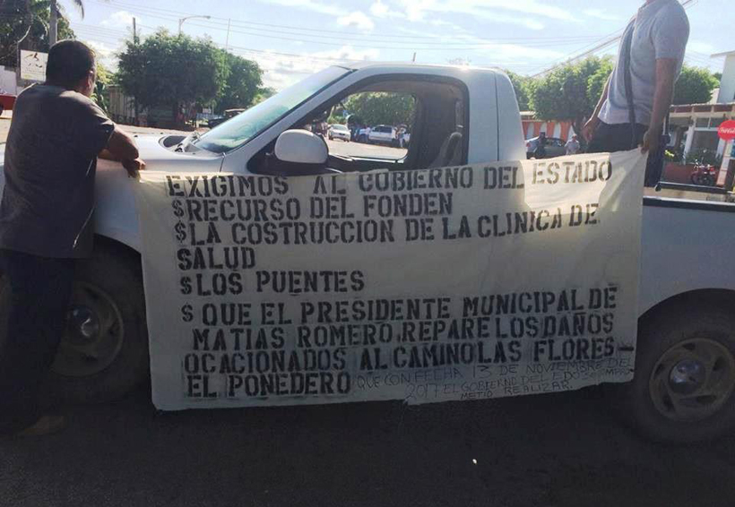 En el Istmo demandan obras con  bloqueo carretero | El Imparcial de Oaxaca