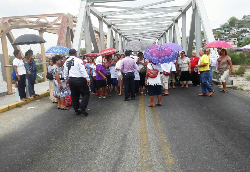 Habitantes del Istmo bloquean; demandan agua | El Imparcial de Oaxaca