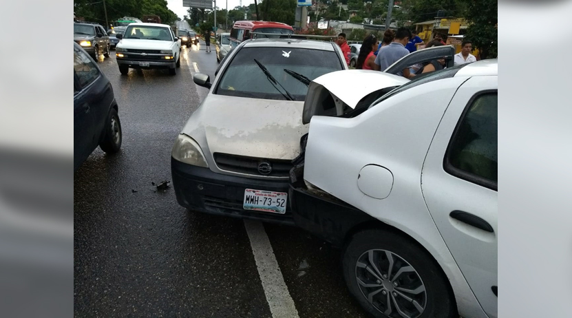 Ebrio ocasiona carambola  en Brenamiel: un lesionado