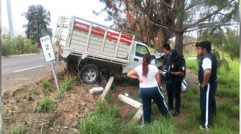 Jóvenes sufren accidente en carretera a Ocotlán, Oaxaca | El Imparcial de Oaxaca