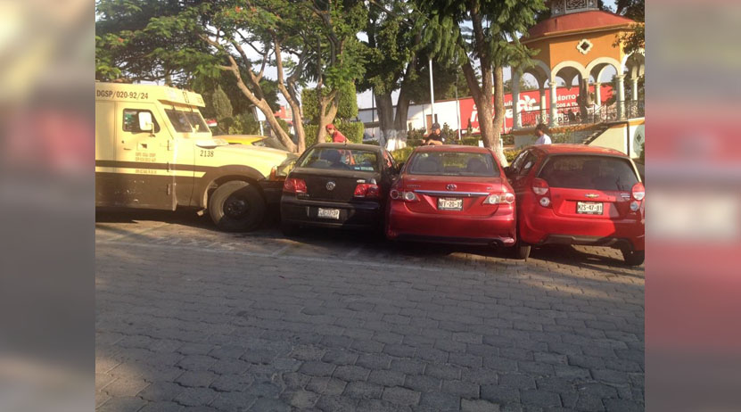 Camioneta de valores provoca choque múltiple en Etla, Oaxaca | El Imparcial de Oaxaca