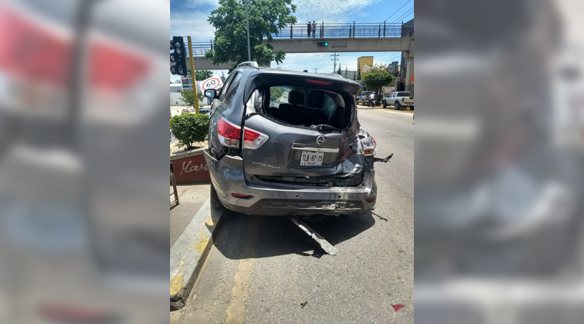 Imprudente impacta camioneta de joven en Santa Rosa Panzacola, Oaxaca | El Imparcial de Oaxaca