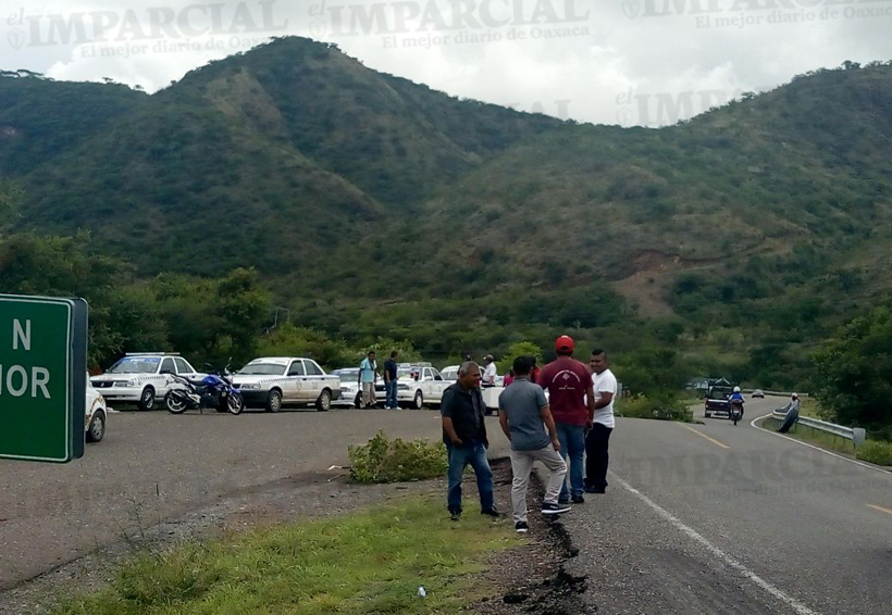 Taxistas del FNIC bloquean carretera Oaxaca-Huajapan | El Imparcial de Oaxaca