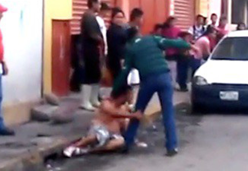 Intenta golpear a una mujer y recibe una paliza | El Imparcial de Oaxaca