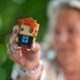 Ed Sheeran dona su “escultura” de Lego a un hospicio británico