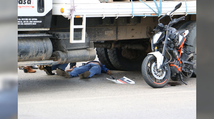 Tragedia de motociclista en Símbolos Patrios; muere atropellado por torton | El Imparcial de Oaxaca