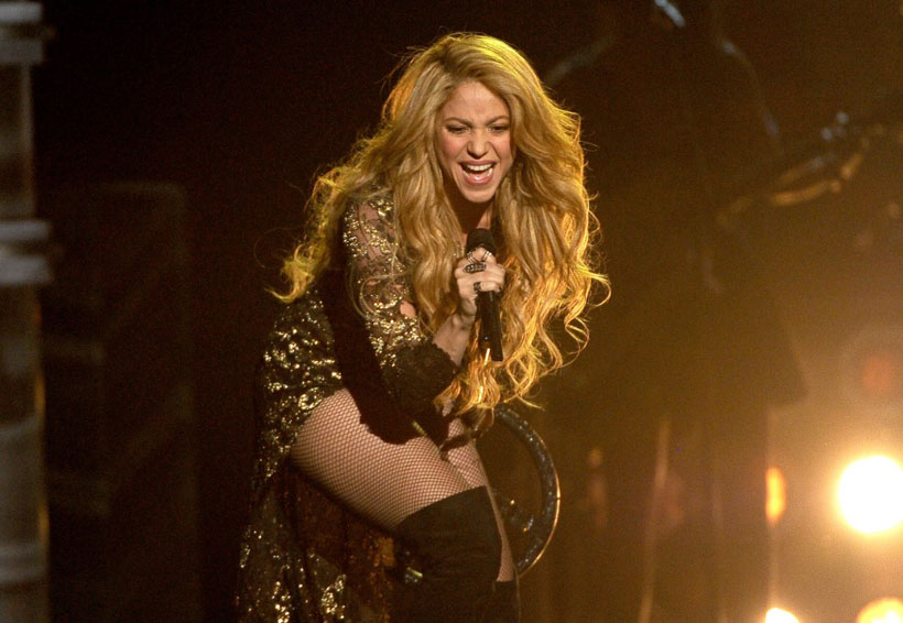 Shakira es criticada por usar símbolo nazi en la mercancía oficial de su gira | El Imparcial de Oaxaca