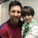 Video: la reacción del hijo de Guardado al conocer a Messi