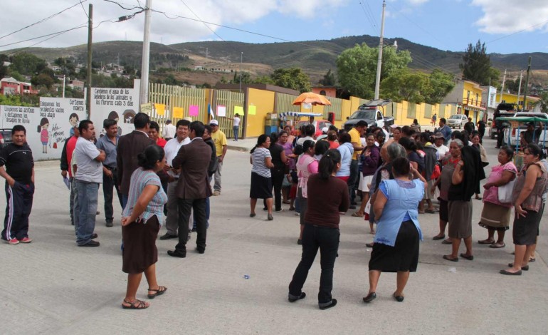 Denuncian hostigamiento empleados eventuales de los Servicios de Salud | El Imparcial de Oaxaca