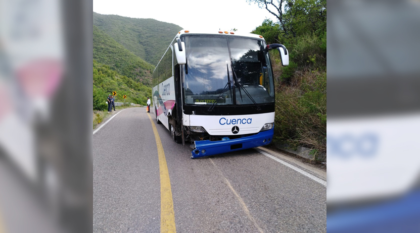 Autobús de la Cuenca a punto de volcar | El Imparcial de Oaxaca