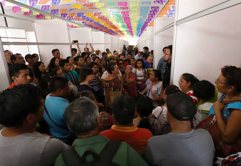 Artesanos encaran a titular del Instituto Oaxaqueño de las Artesanías | El Imparcial de Oaxaca