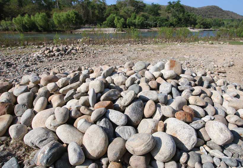 Buscan  regularizar suministro  de materiales pétreos en Santa María Tonameca | El Imparcial de Oaxaca