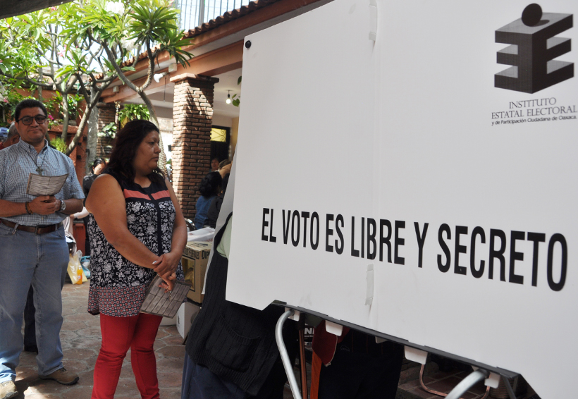 Entregan dos constancias de mayoría en Ixhuatán | El Imparcial de Oaxaca