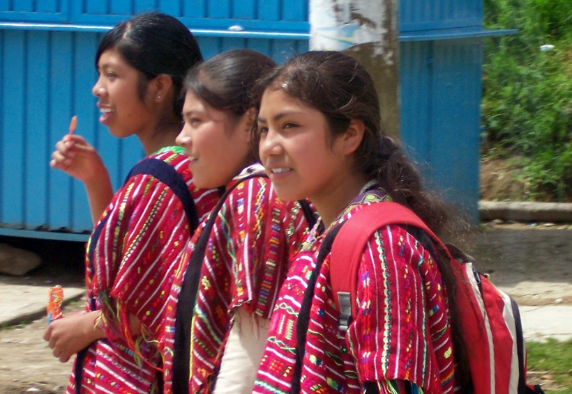 Faltan los empleos  en la cultura triqui; reabrirán universidad | El Imparcial de Oaxaca