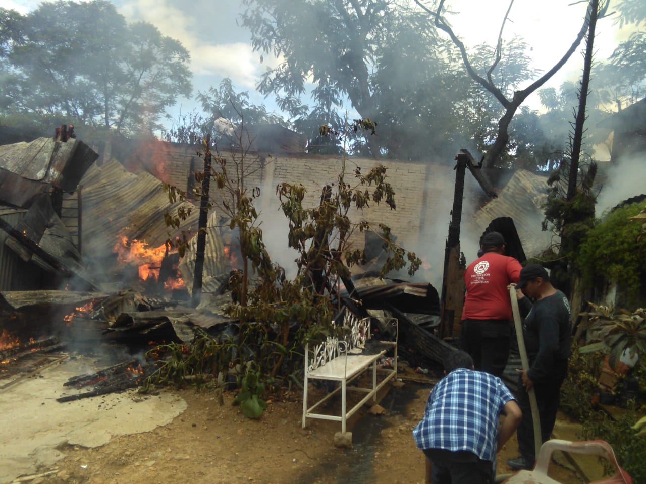 Pánico por incendio en bodega de Santa Cruz Xoxocotlán | El Imparcial de Oaxaca