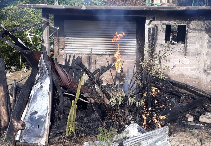 Incendio consume casa de madera | El Imparcial de Oaxaca