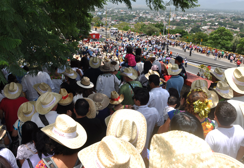 Pese a la mala organización rebasa expectativas Primer Lunes del Cerro | El Imparcial de Oaxaca