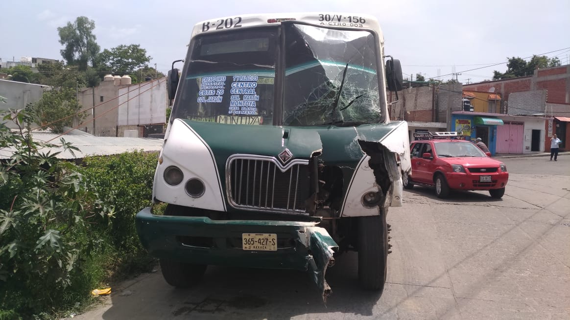 Chocan autobuses sobre la carretera a San Luis Beltrán: 15 politraumatizados | El Imparcial de Oaxaca