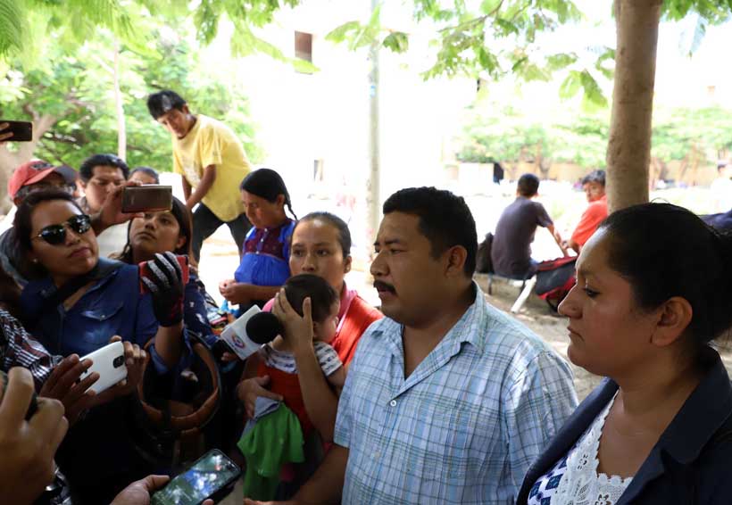 Padres de familia de la agencia Donají no recibirán a docentes conflictivos en primaria | El Imparcial de Oaxaca