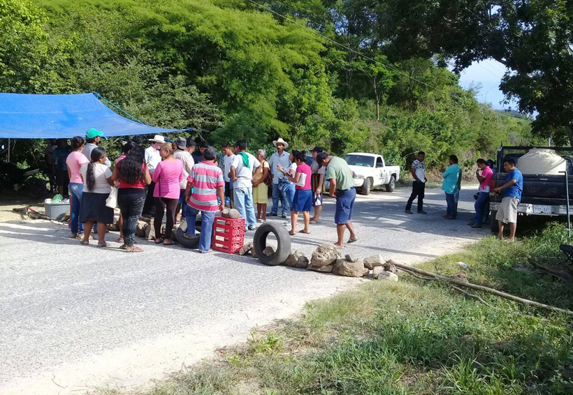 Pobladores de Pochutla bloquean libramiento | El Imparcial de Oaxaca