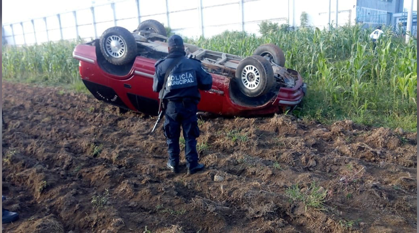 Abandonan camioneta tras volcadura, tramo Oaxaca-Ocotlán | El Imparcial de Oaxaca