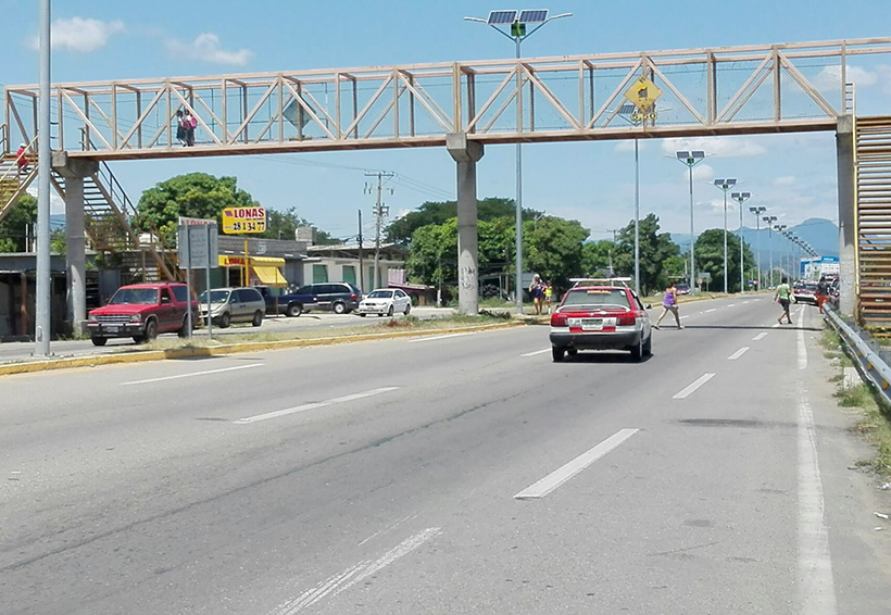 Urgen seguridad en puentes peatonales de Oaxaca por constantes asaltos | El Imparcial de Oaxaca