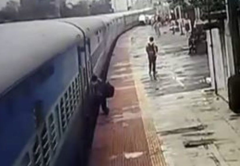Video: Un tren arrastra a un joven a lo largo de un andén | El Imparcial de Oaxaca