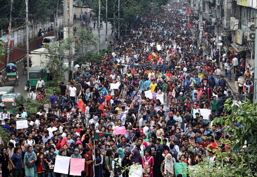 Jóvenes toman las calles en Bangladés en protesta por la inseguridad del tráfico | El Imparcial de Oaxaca