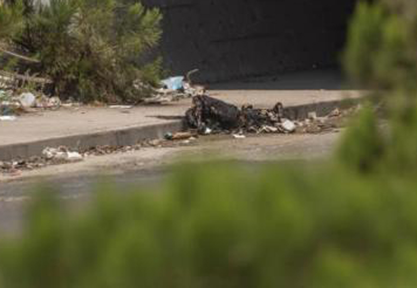Arrojan cuerpo de una mujer calcinada en carretera