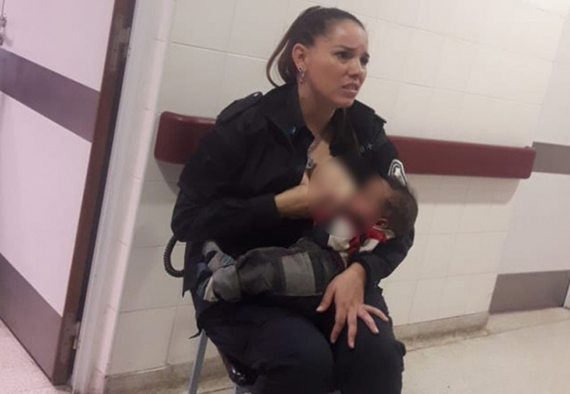 Mujer policía amamanta a bebé ajeno en un hospital | El Imparcial de Oaxaca