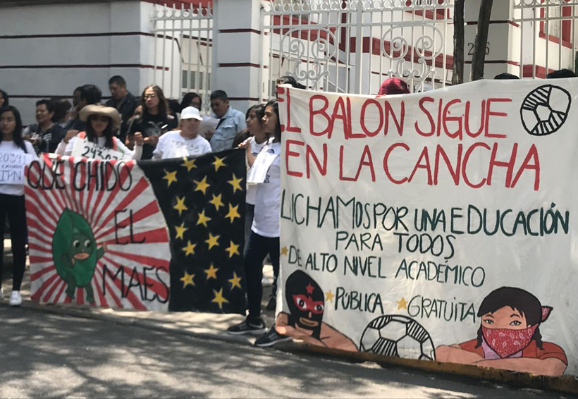 Rechazados de universidades públicas protestan en la casa transición | El Imparcial de Oaxaca
