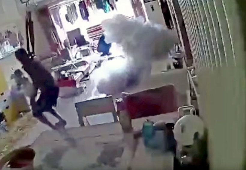 Video:Hombre y su hija se salvan de explosión de un patín eléctrico | El Imparcial de Oaxaca