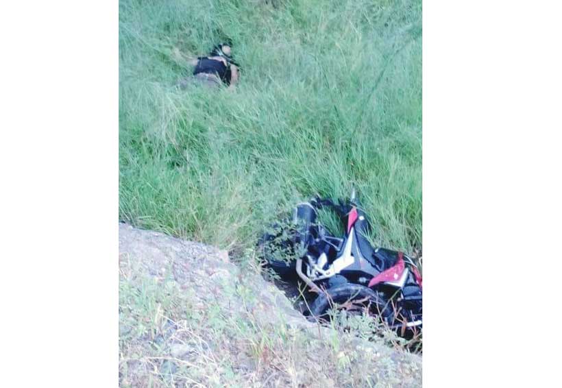 Muere motociclista al caer de una zanja en Salina Cruz