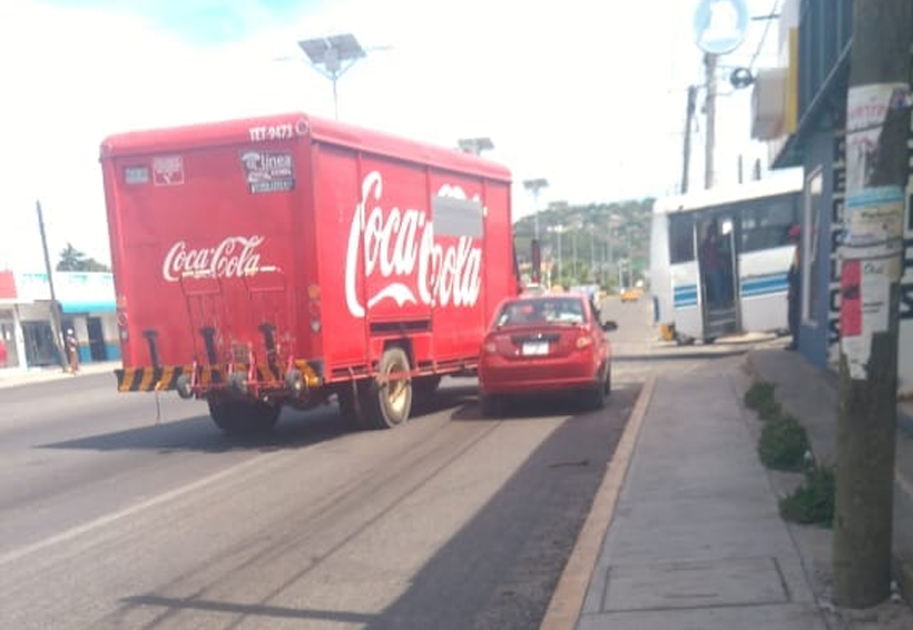 Choca camión  refresquero contra  vehículo particular en Salina Cruz | El Imparcial de Oaxaca