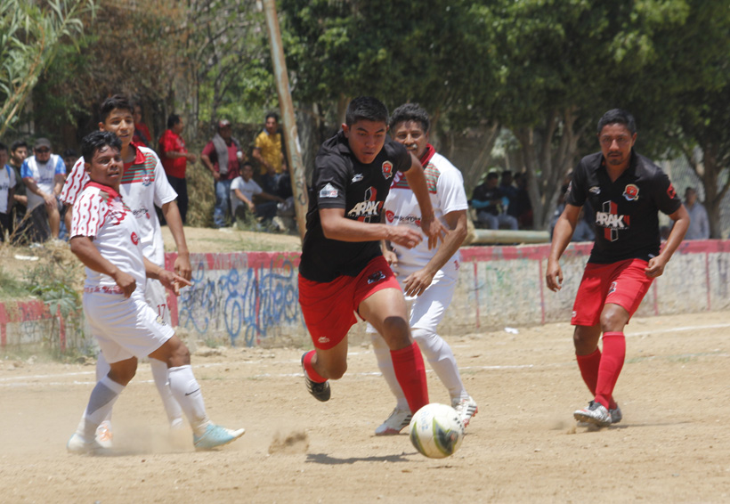 En fútbol de veteranos, la Raya mantiene el paso | El Imparcial de Oaxaca