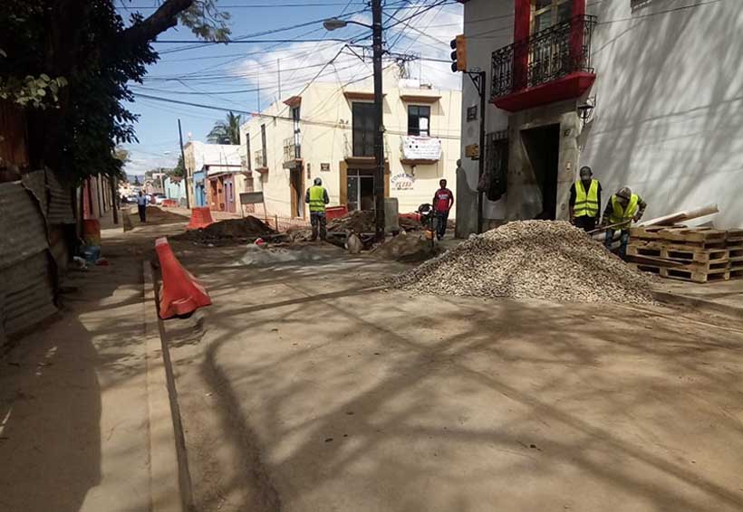 Olvidan trabajos  de agua potable en el Centro Histórico de Oaxaca | El Imparcial de Oaxaca