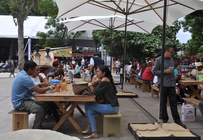 Demandan transparentar recursos  recaudados en la Feria del Mezcal | El Imparcial de Oaxaca