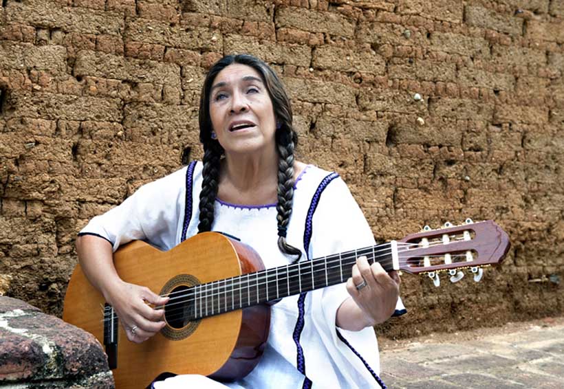 Roban guitarra a la cantante Silvia María | El Imparcial de Oaxaca