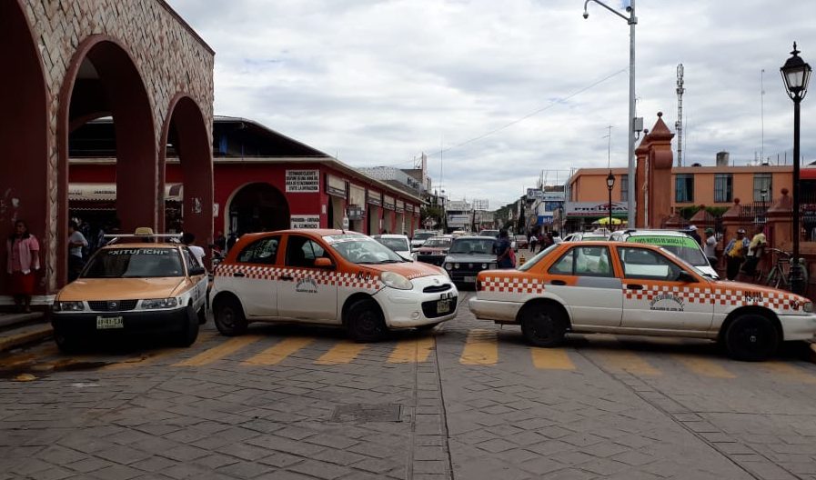 Taxistas de Huajuapan toman oficinas; exigen operativos antipirataje | El Imparcial de Oaxaca