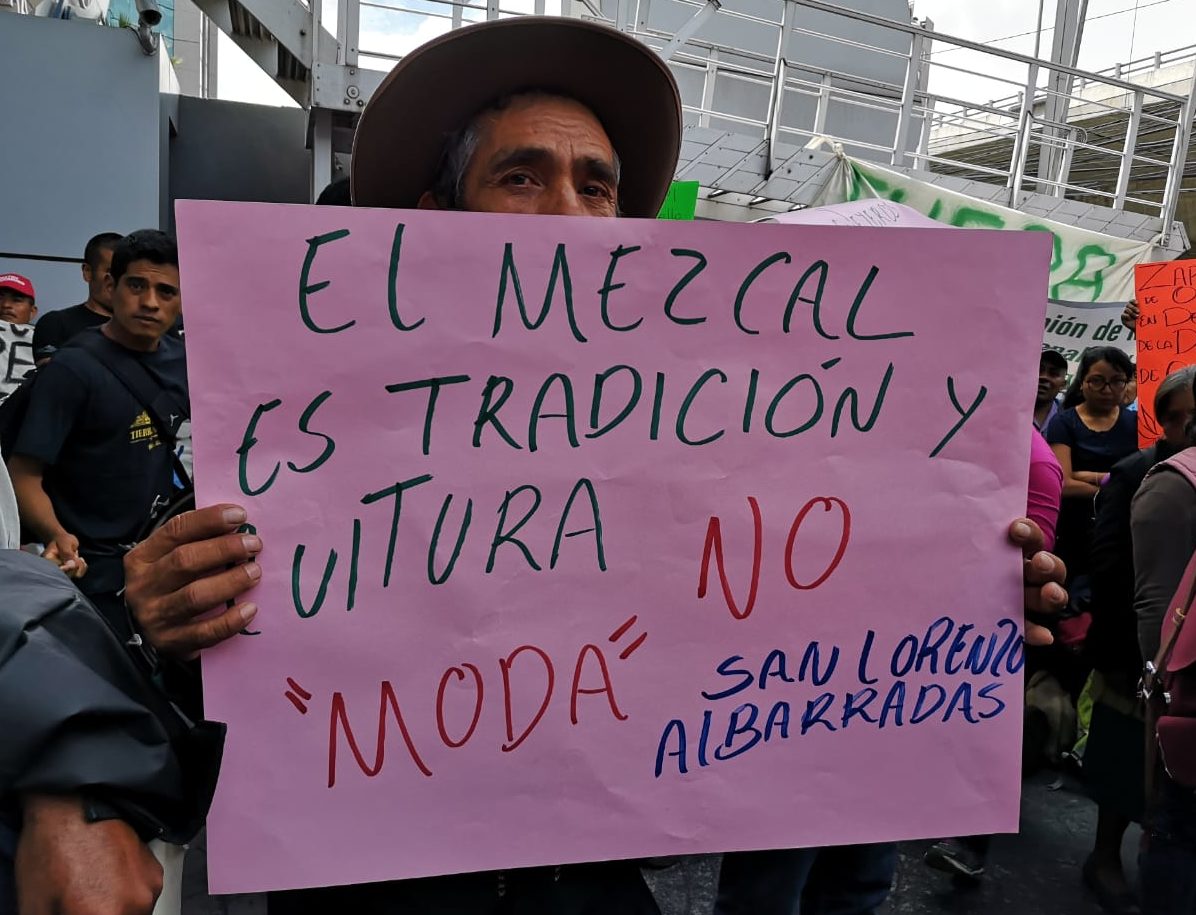Mezcaleros marchan en CDMX para defender denominación de origen | El Imparcial de Oaxaca